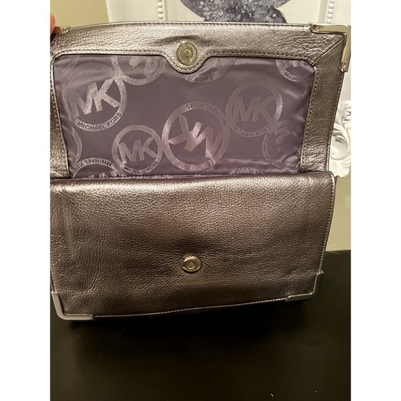 Michael Kors Silver-Grey Leather Envelope/Foldover Clutch with Double Flap - Picture 5 of 9